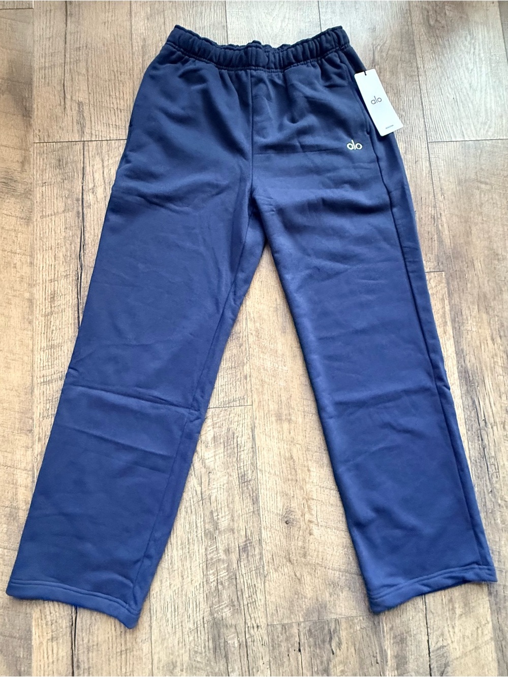ALO Yoga Navy Blue Accolade sweatpants-NWT